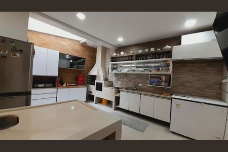 Casa à venda com 4 quartos, 300m² em Vila Santa Clara, São Paulo