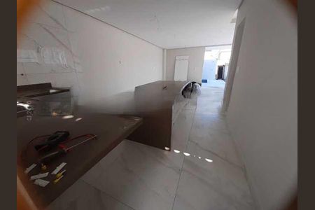 Casa de condomínio à venda com 214m², 4 quartos e 1 vaga