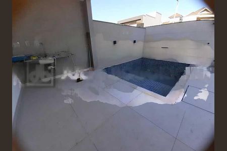 Casa de condomínio à venda com 214m², 4 quartos e 1 vaga