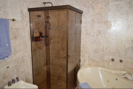 Apartamento à venda com 468m², 4 quartos e 8 vagasBanheiro da Suíte 4 (master)