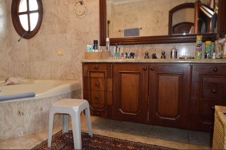 Apartamento à venda com 468m², 4 quartos e 8 vagasBanheiro da Suíte 4 (master)