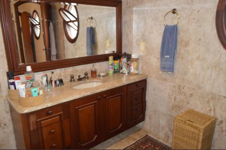 Apartamento à venda com 468m², 4 quartos e 8 vagasBanheiro da Suíte 4 (master)