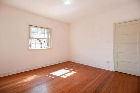 Casa à venda com 945m², 4 quartos e 2 vagas Casa à venda com 945m², 4 quartos e 2 vagasQuarto 1