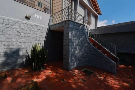 Casa à venda com 945m², 4 quartos e 2 vagas Casa à venda com 945m², 4 quartos e 2 vagasEntrada
