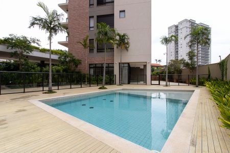 Apartamento à venda com 140m², 3 quartos e 3 vagas Apartamento à venda com 140m², 3 quartos e 3 vagasÁrea comum - Piscina