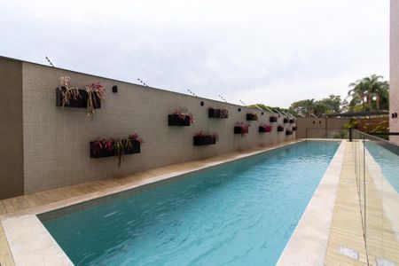Apartamento à venda com 140m², 3 quartos e 3 vagas Apartamento à venda com 140m², 3 quartos e 3 vagasÁrea comum - Piscina