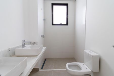 Apartamento à venda com 140m², 3 quartos e 3 vagas Apartamento à venda com 140m², 3 quartos e 3 vagasBanheiro da Suíte 2