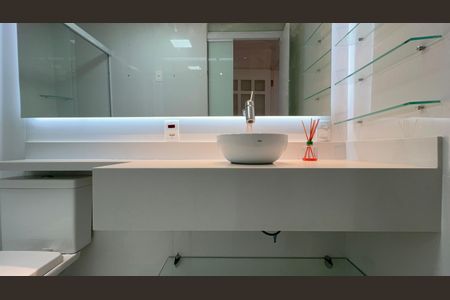 Apartamento à venda com 88m², 2 quartos e 2 vagas Apartamento à venda com 88m², 2 quartos e 2 vagasBanheiro