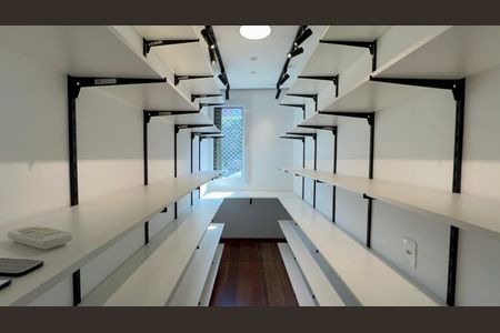 Apartamento à venda com 88m², 2 quartos e 2 vagas Apartamento à venda com 88m², 2 quartos e 2 vagasCloset da suíte