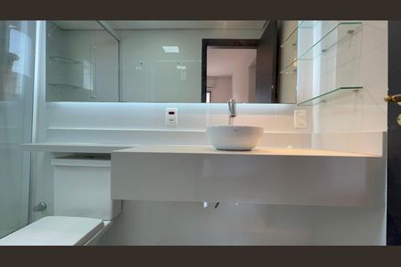 Apartamento à venda com 88m², 2 quartos e 2 vagas Apartamento à venda com 88m², 2 quartos e 2 vagasBanheiro da Suíte