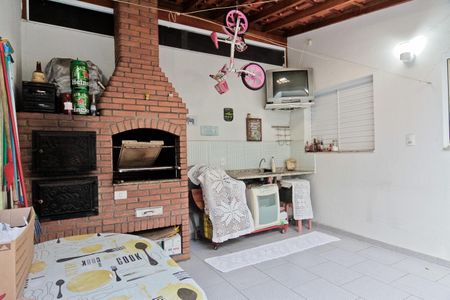 Casa à venda com 180m², 3 quartos e 3 vagas Casa à venda com 180m², 3 quartos e 3 vagasÁrea externa