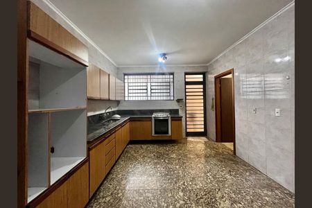 Casa à venda com 300m², 4 quartos e 8 vagasCozinha