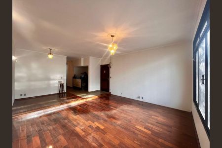 Casa à venda com 300m², 4 quartos e 8 vagasSala