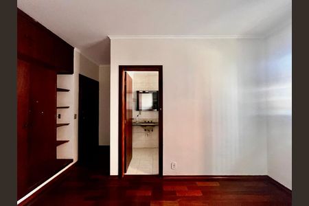 Casa à venda com 300m², 4 quartos e 8 vagasSuíte 3