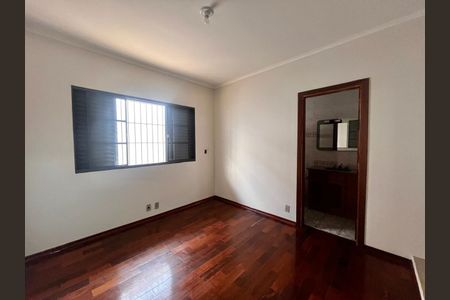 Casa à venda com 300m², 4 quartos e 8 vagasSuíte 2