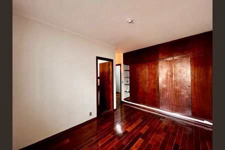 Casa à venda com 300m², 4 quartos e 8 vagasSuíte 4