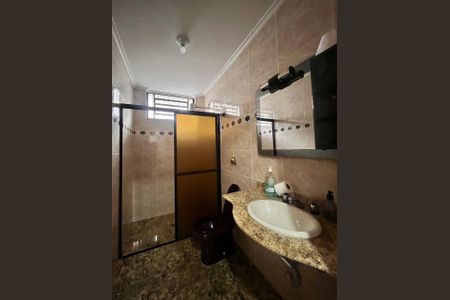 Casa à venda com 300m², 4 quartos e 8 vagasBanheiro Suíte 1