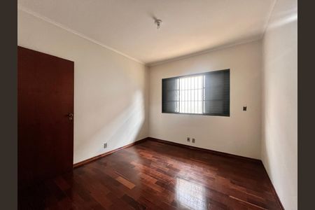 Casa à venda com 300m², 4 quartos e 8 vagasSuíte 2