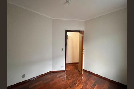 Casa à venda com 300m², 4 quartos e 8 vagasSuíte 1