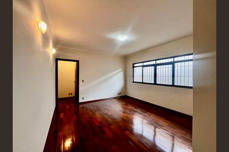 Casa à venda com 300m², 4 quartos e 8 vagasSuíte 2