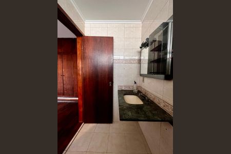 Casa à venda com 300m², 4 quartos e 8 vagasBanheiro da Suíte 3