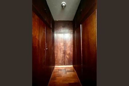 Casa à venda com 300m², 4 quartos e 8 vagasSuíte 5