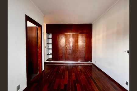 Casa à venda com 300m², 4 quartos e 8 vagasSuíte 4