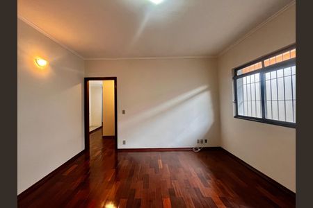 Casa à venda com 300m², 4 quartos e 8 vagasSuíte 2