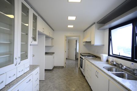 Apartamento à venda com 623m², 4 quartos e 6 vagasCozinha 2