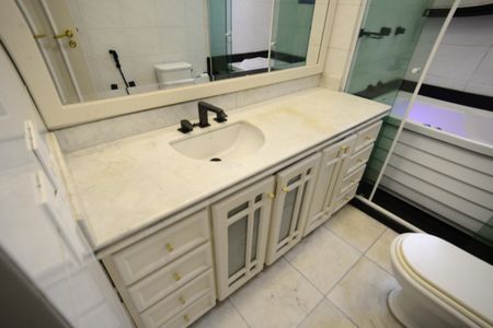 Apartamento à venda com 623m², 4 quartos e 6 vagasBanheiro Social 2