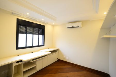 Apartamento à venda com 623m², 4 quartos e 6 vagasQuarto 2