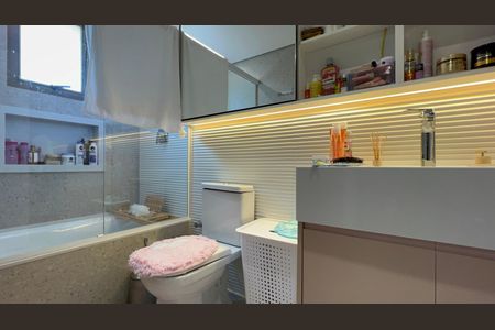 Apartamento à venda com 88m², 2 quartos e 2 vagas Apartamento à venda com 88m², 2 quartos e 2 vagasBanheiro da Suíte