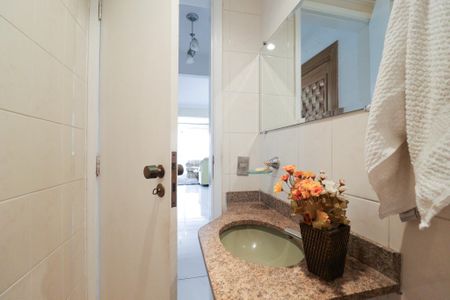 Apartamento à venda com 370m², 4 quartos e 4 vagas Apartamento à venda com 370m², 4 quartos e 4 vagasLavabo 1