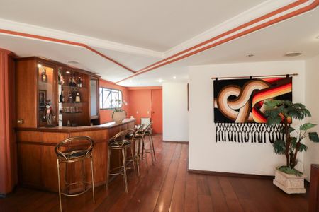 Apartamento à venda com 370m², 4 quartos e 4 vagas Apartamento à venda com 370m², 4 quartos e 4 vagasSala 2