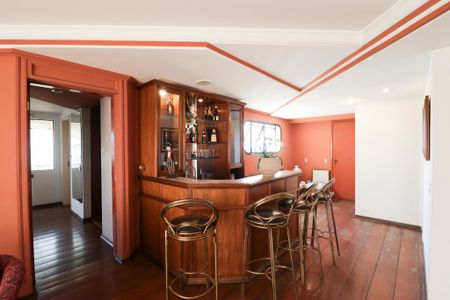 Apartamento à venda com 370m², 4 quartos e 4 vagas Apartamento à venda com 370m², 4 quartos e 4 vagasSala 2