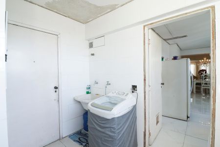 Apartamento à venda com 370m², 4 quartos e 4 vagas Apartamento à venda com 370m², 4 quartos e 4 vagasCozinha e Área de Serviço
