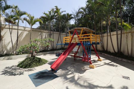 Apartamento à venda com 370m², 4 quartos e 4 vagas Apartamento à venda com 370m², 4 quartos e 4 vagasPlayground