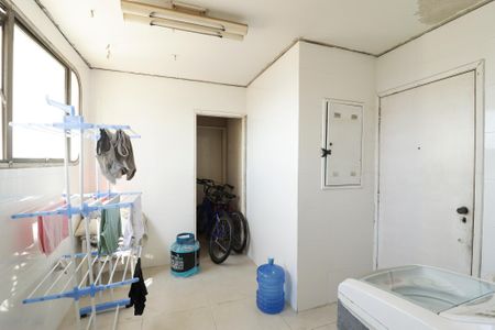 Apartamento à venda com 370m², 4 quartos e 4 vagas Apartamento à venda com 370m², 4 quartos e 4 vagasCozinha e Área de Serviço