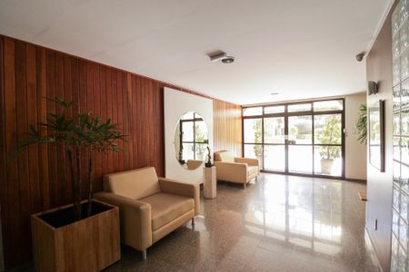 Apartamento à venda com 370m², 4 quartos e 4 vagas Apartamento à venda com 370m², 4 quartos e 4 vagasHall