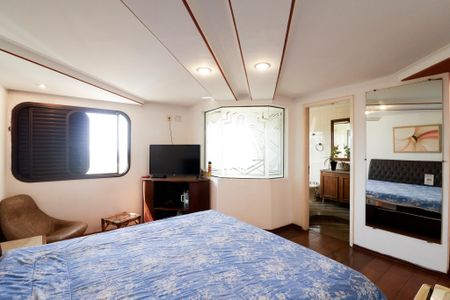 Apartamento à venda com 370m², 4 quartos e 4 vagas Apartamento à venda com 370m², 4 quartos e 4 vagasSuíte 2