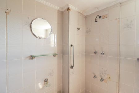 Apartamento à venda com 370m², 4 quartos e 4 vagas Apartamento à venda com 370m², 4 quartos e 4 vagasBanheiro da Suíte 1