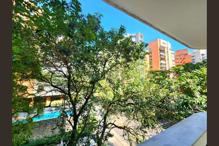 Apartamento para alugar com 242m², 3 quartos e 4 vagasVista