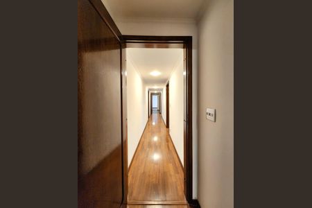 Apartamento para alugar com 242m², 3 quartos e 4 vagasCorredor