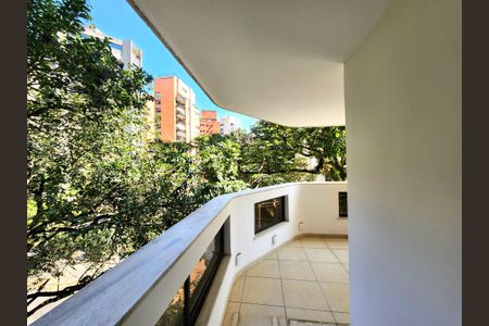 Apartamento para alugar com 242m², 3 quartos e 4 vagasVaranda