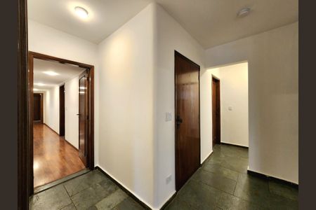 Apartamento para alugar com 242m², 3 quartos e 4 vagasCorredor