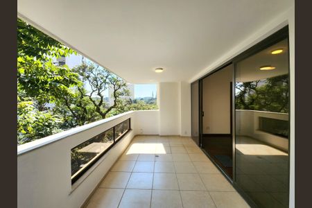 Apartamento para alugar com 242m², 3 quartos e 4 vagasVaranda