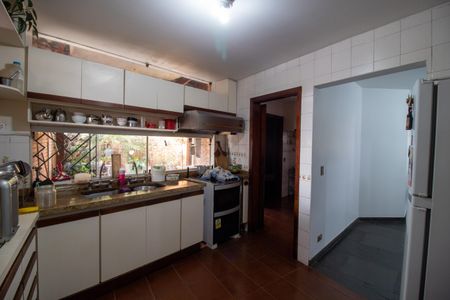 Casa à venda com 800m², 4 quartos e 6 vagas Casa à venda com 800m², 4 quartos e 6 vagasCozinha