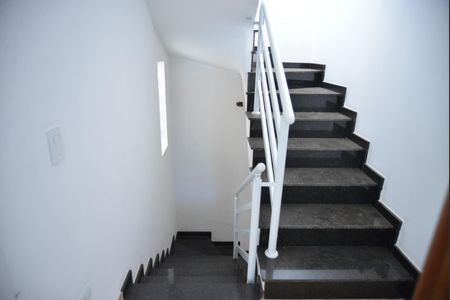 Casa à venda com 88m², 2 quartos e 1 vagaEscada