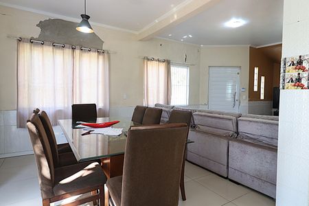 Casa para alugar com 200m², 4 quartos e 6 vagasSala