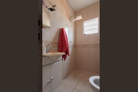 Casa para alugar com 360m², 4 quartos e 4 vagas Casa para alugar com 360m², 4 quartos e 4 vagasBanheiro Social